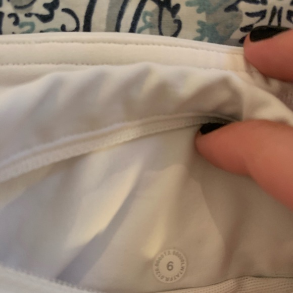 Lululemon speed up shorts. Size 6 - Picture 3 of 3
